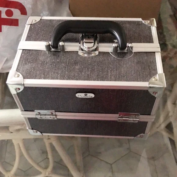 NEW - Modella Makeup case - Picture 2 of 3